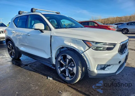 2020 Volvo Xc40 T5 Momentum z USA, uszkodzony, nr VIN YV4162UK6L2325073